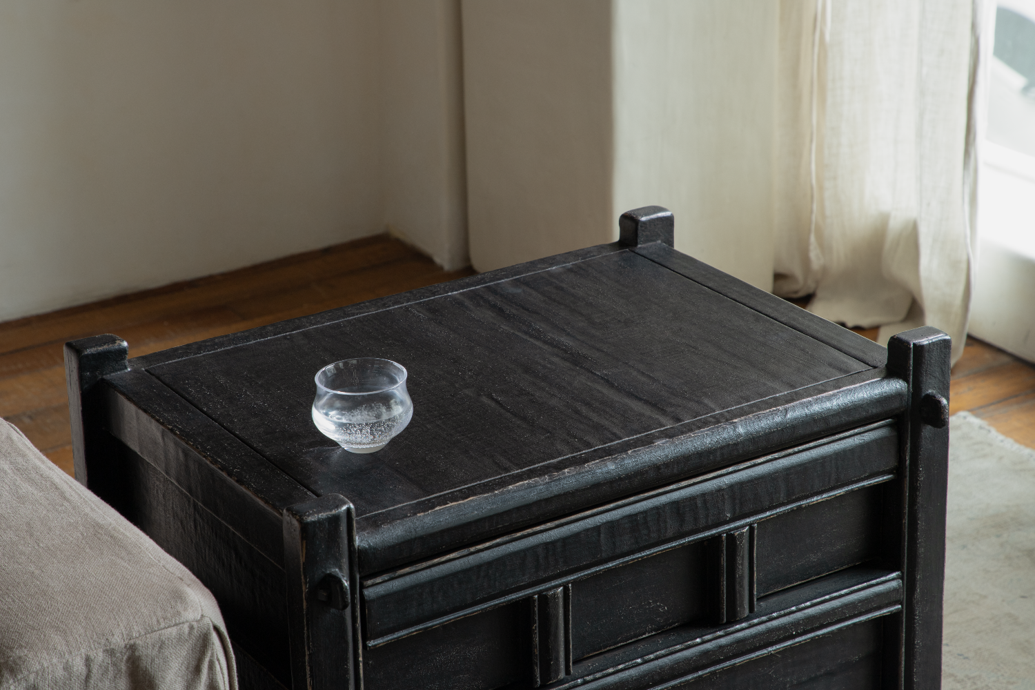 Table de nuit Trésor