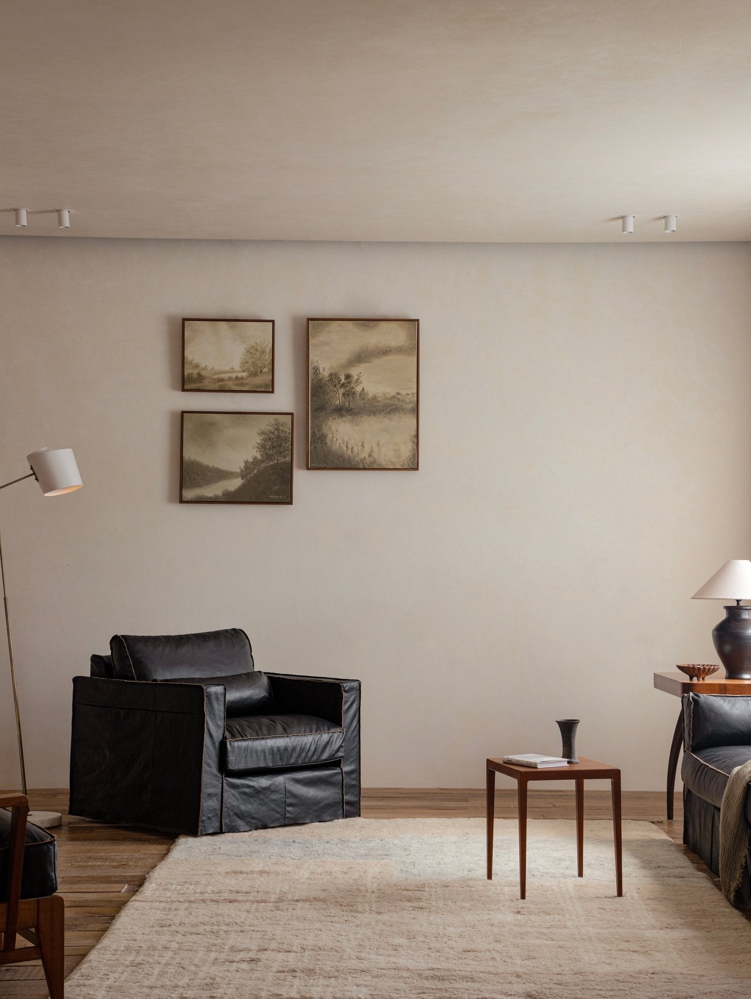 Canapé en cuir à jupe