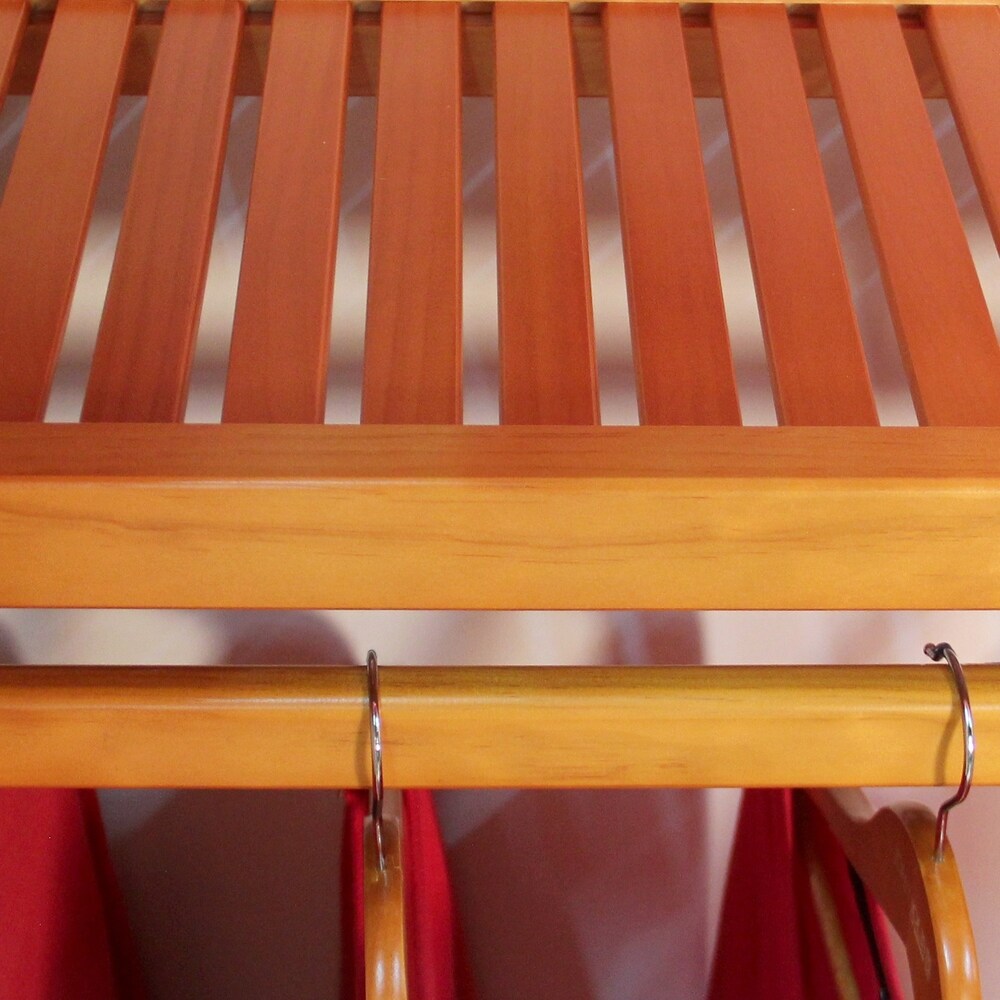 Système de placard intégré Simplicity en bois massif John Louis Home, érable miel