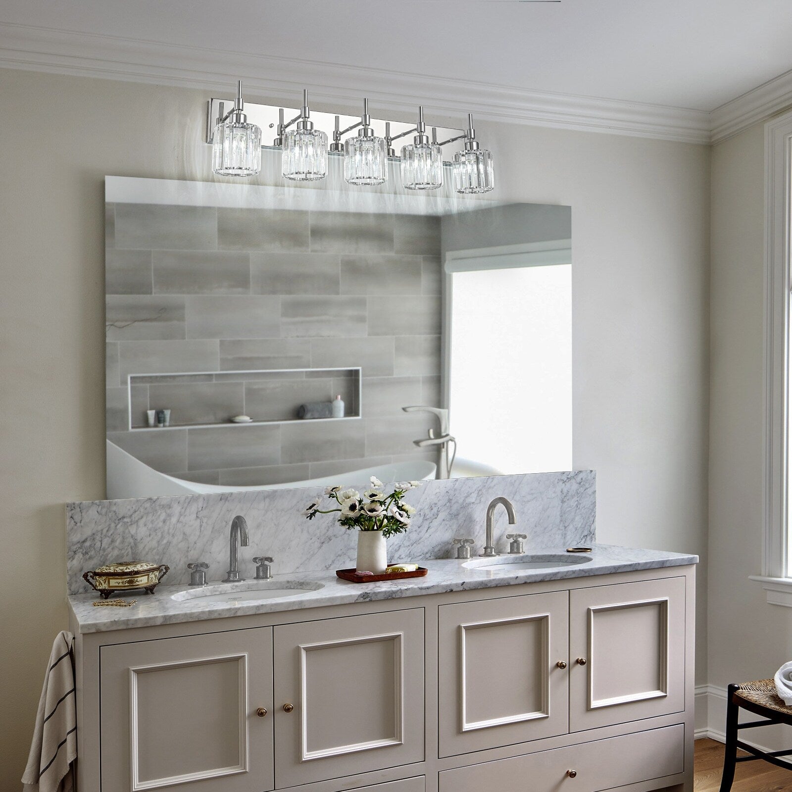 Appliques murales modernes à intensité variable pour salle de bain avec abat-jour en cristal