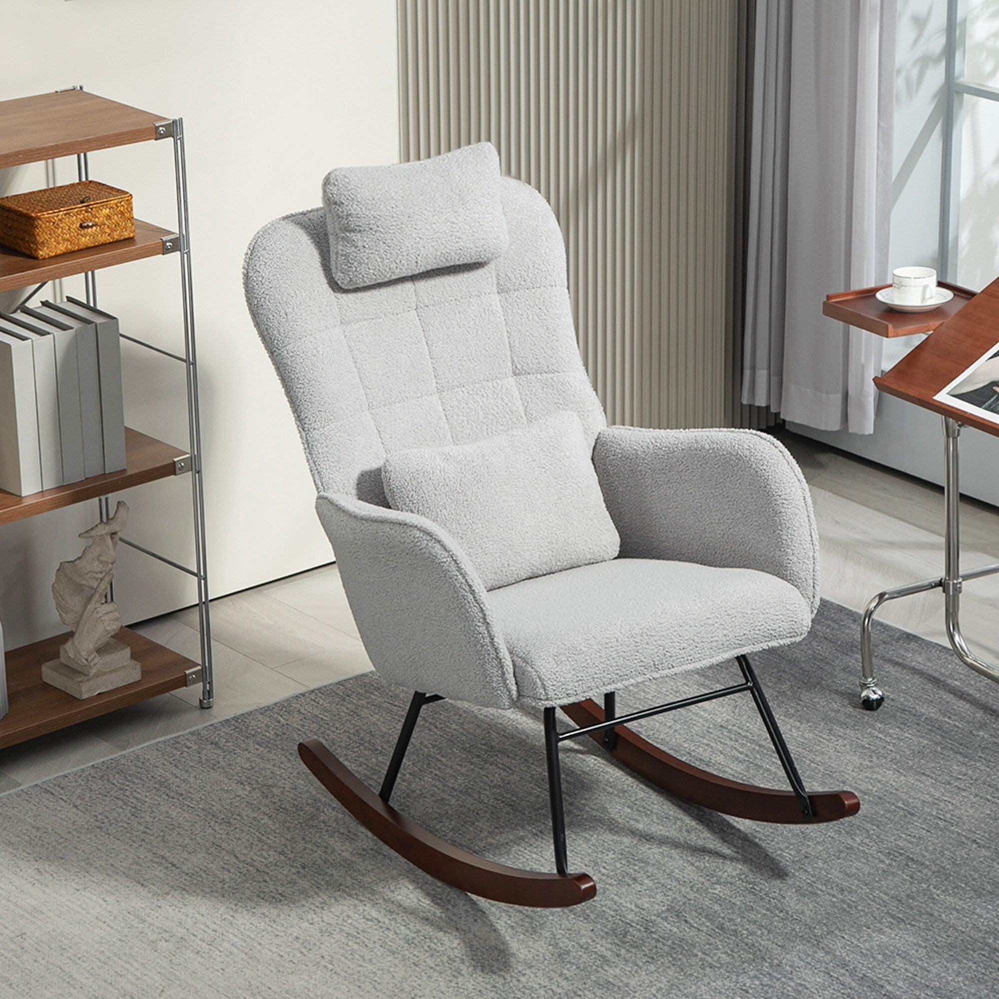 Fauteuil à bascule rembourré moderne pour chambre d'enfant avec dossier haut, appui-tête et coussin lombaire pour salon ou chambre