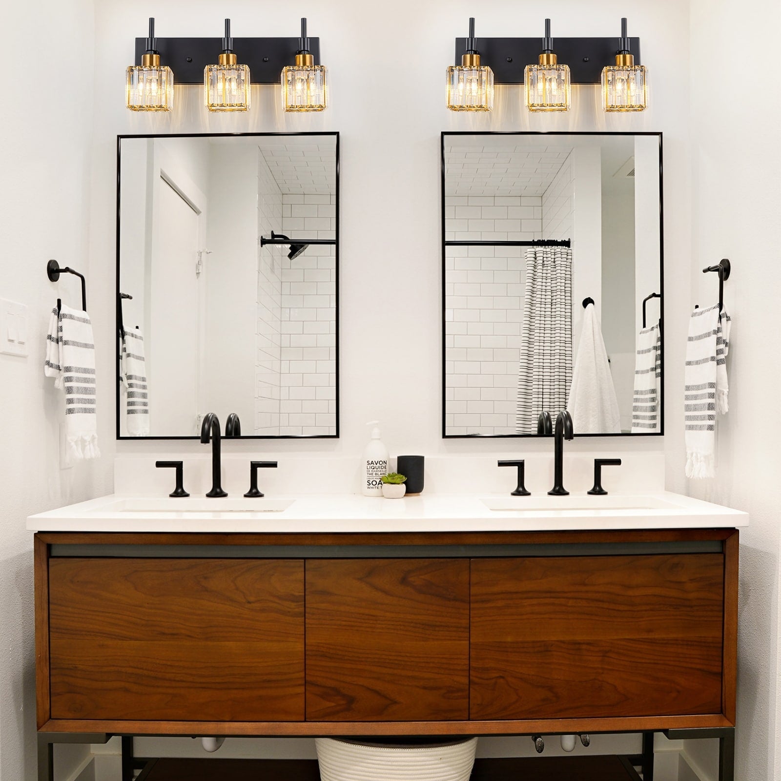 Luminaires de salle de bain en cristal à intensité variable Ora Modern sur miroir Glam Vanity Lights