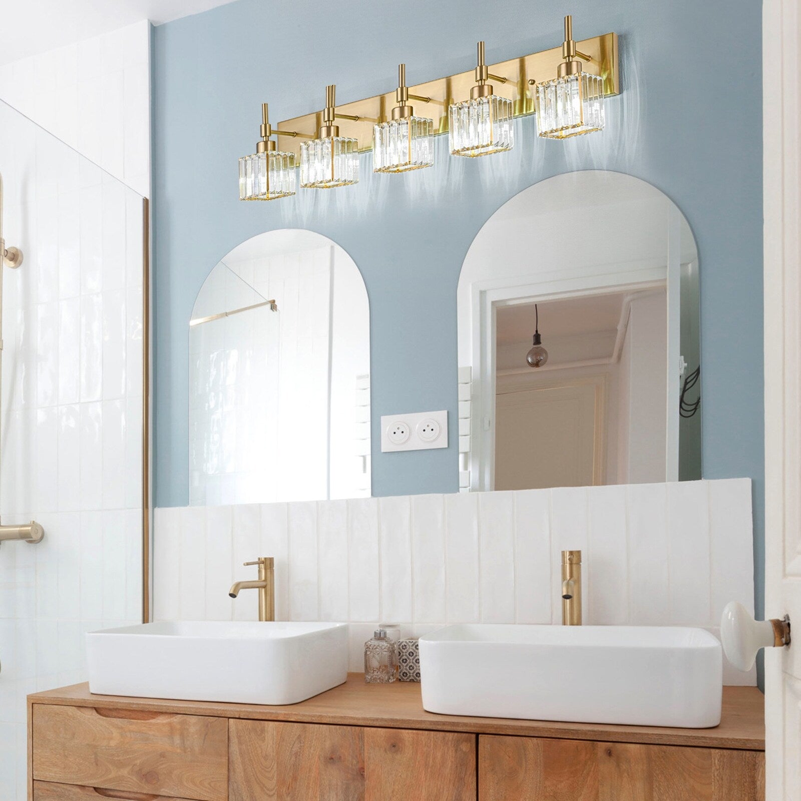 Luminaires de salle de bain en cristal à intensité variable Ora Modern sur miroir Glam Vanity Lights