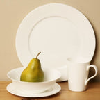 Service de table 16 pièces en porcelaine tendre à bord vanille rouge