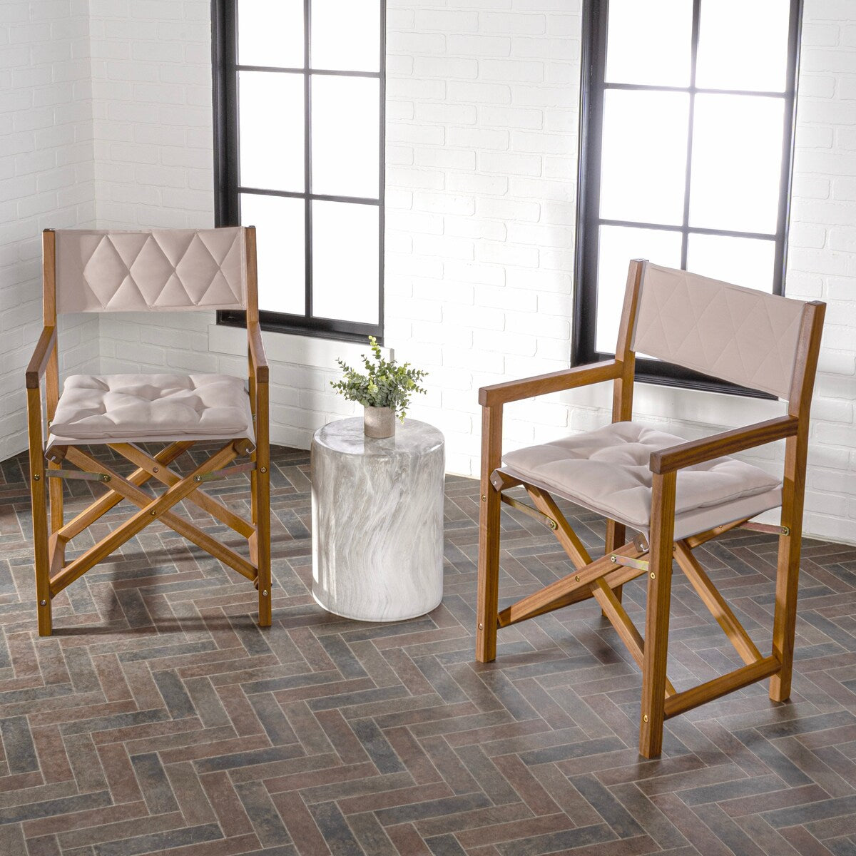 Chaise de réalisateur d'extérieur pliable en bois d'acacia, style Mid-Century, avec dossier matelassé en losanges et coussin, lot de 2 par JONATHAN Y